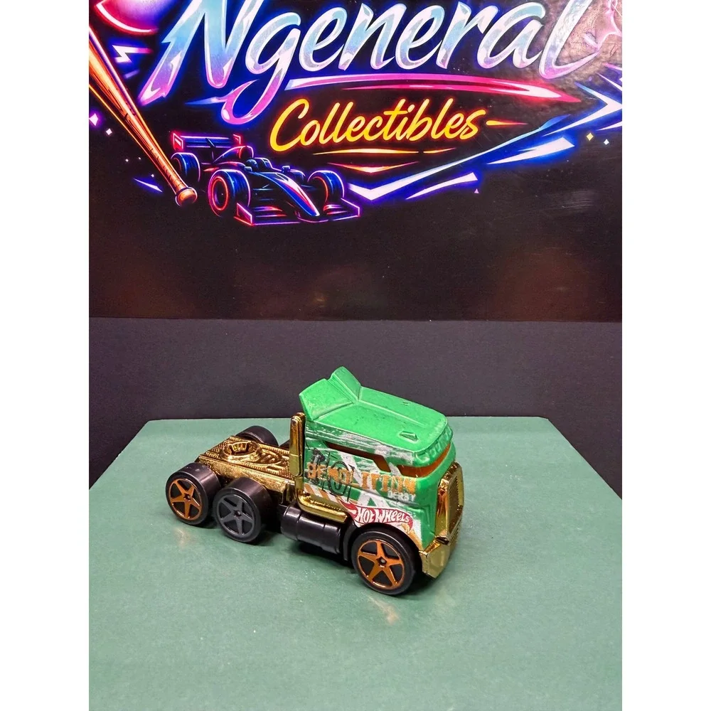 Hot Wheels Demolition Derby Green Gold Semi Truck BDW58 2013 Mattel Diecast